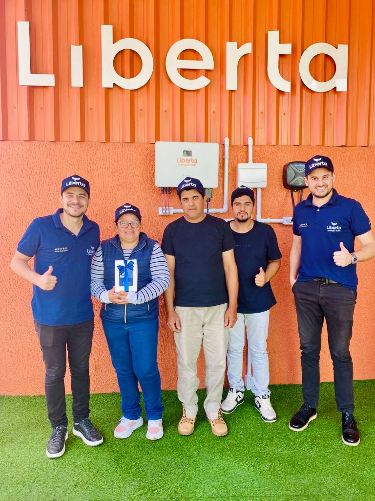 Equipe Liberta com cliente